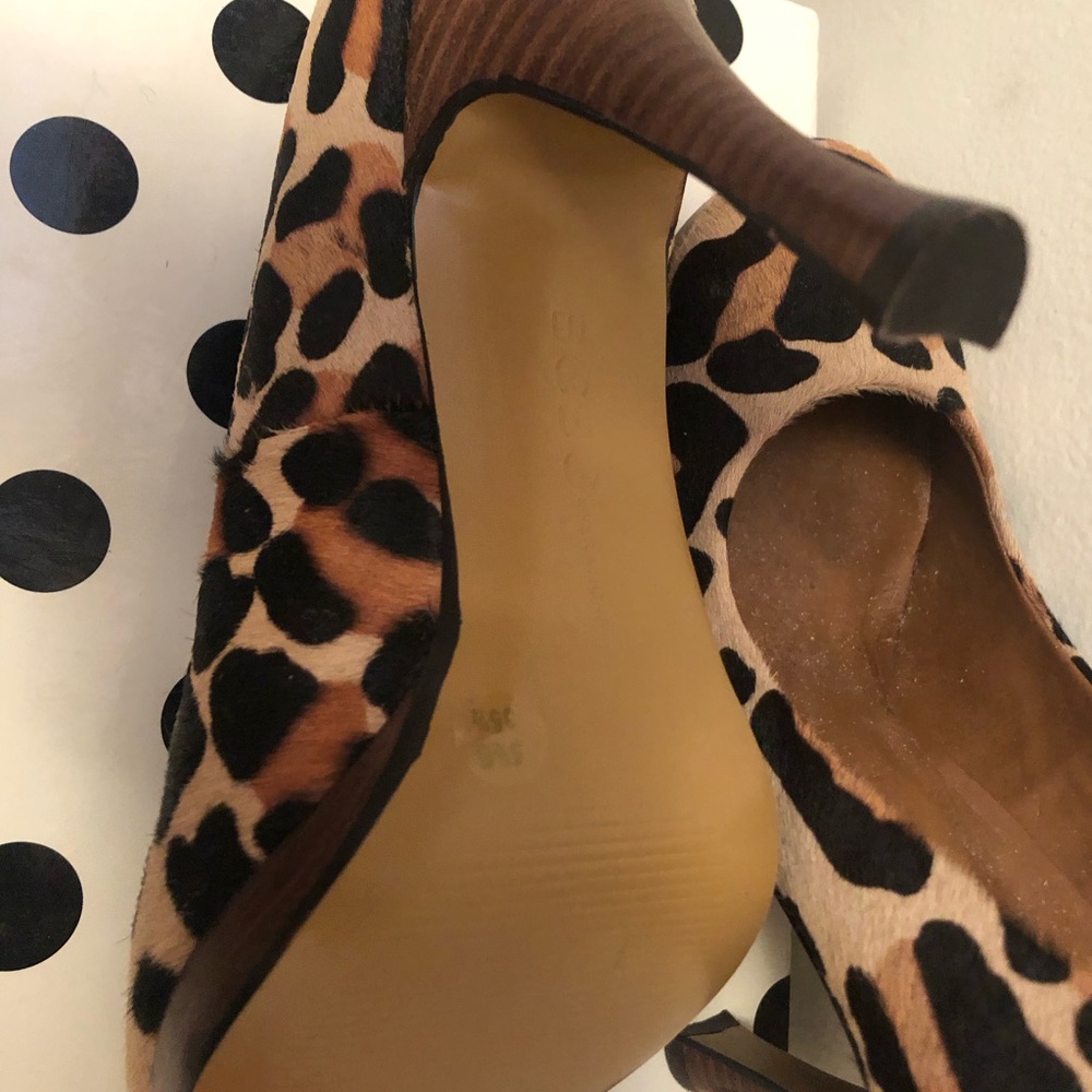 New unworn BCBG calf-hair leopard pumps size 5.5 - Picture 2 of 4